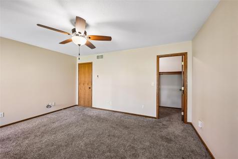 2060 Litchfield Drive Hiawatha IA 52233