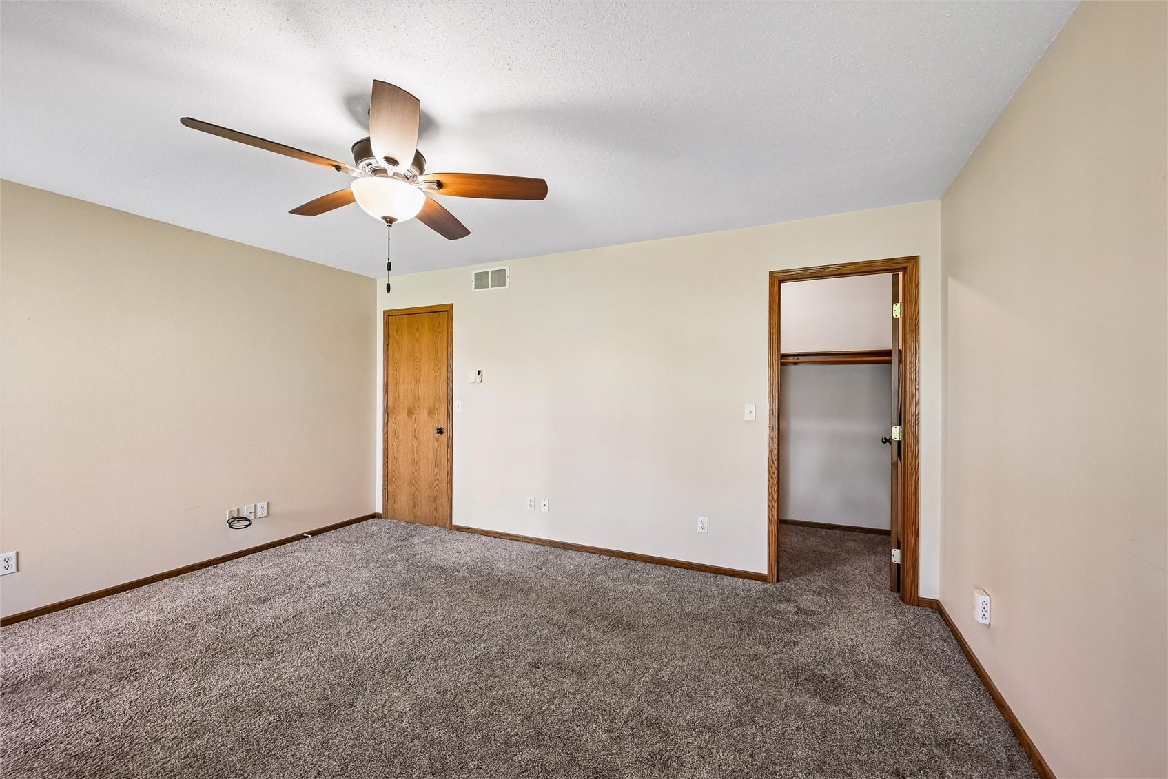 2060 Litchfield Drive Hiawatha IA 52233