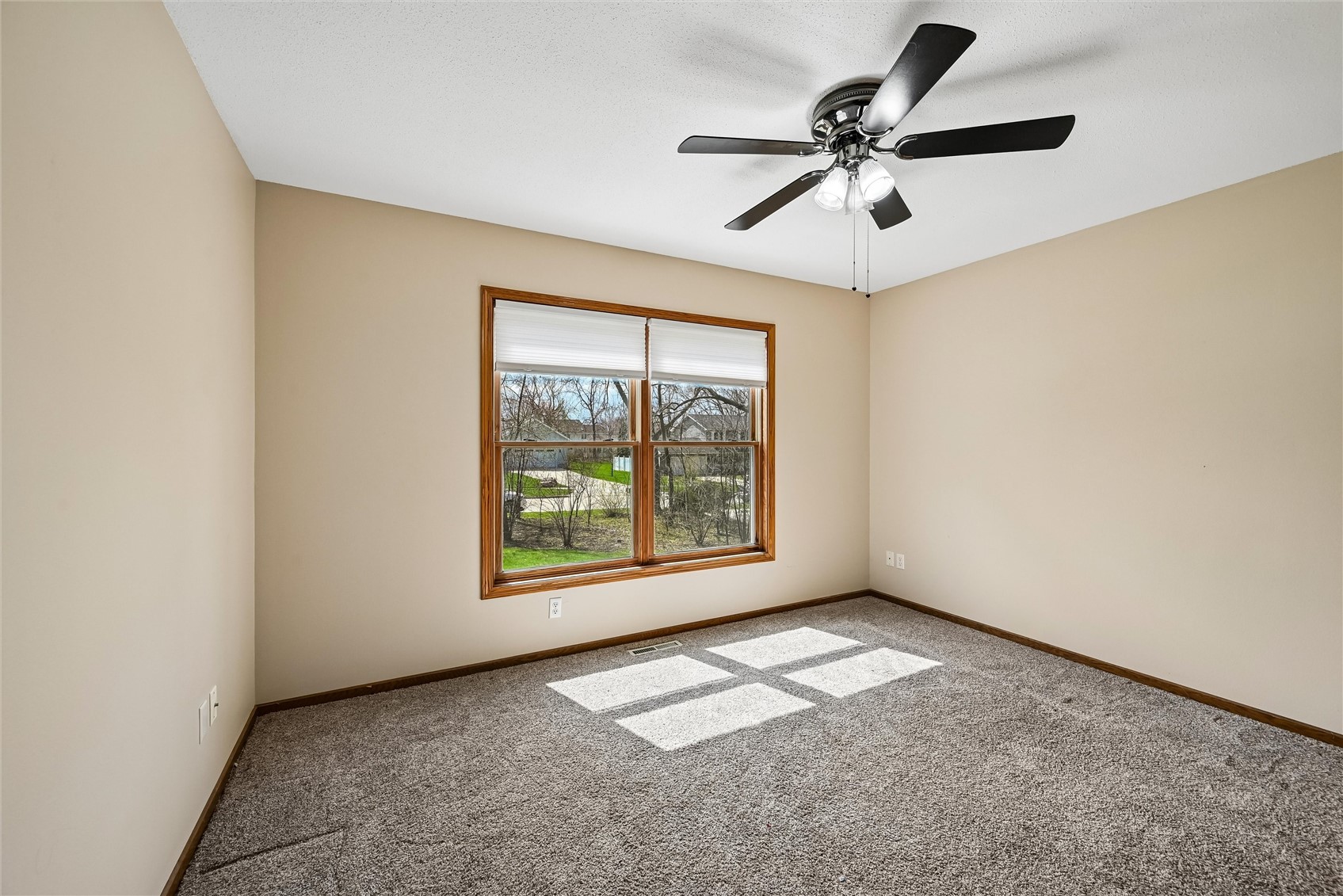 2060 Litchfield Drive Hiawatha IA 52233