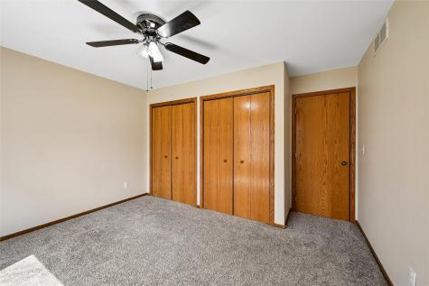 2060 Litchfield Drive Hiawatha IA 52233