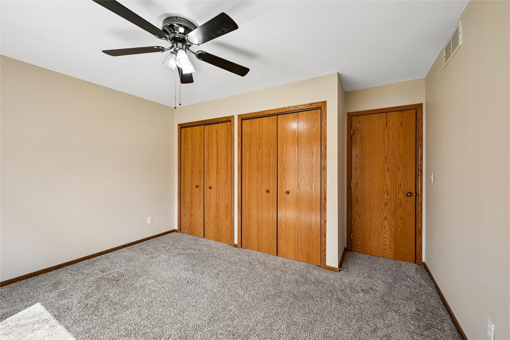 2060 Litchfield Drive Hiawatha IA 52233