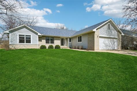 2060 Litchfield Drive Hiawatha IA 52233