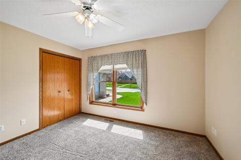 2060 Litchfield Drive Hiawatha IA 52233