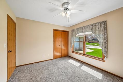 2060 Litchfield Drive Hiawatha IA 52233