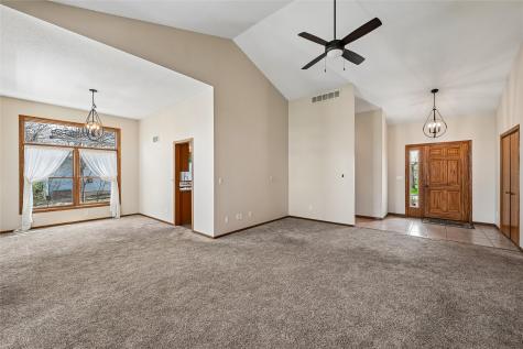 2060 Litchfield Drive Hiawatha IA 52233