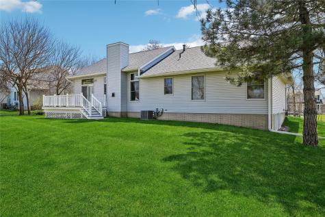 2060 Litchfield Drive Hiawatha IA 52233