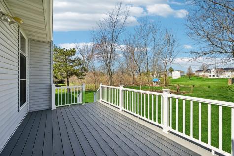 2060 Litchfield Drive Hiawatha IA 52233