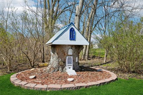 2060 Litchfield Drive Hiawatha IA 52233
