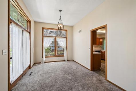 2060 Litchfield Drive Hiawatha IA 52233