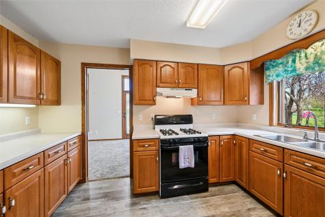2060 Litchfield Drive Hiawatha IA 52233
