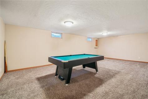 172 NW Sunrise Cedar Rapids IA 52405