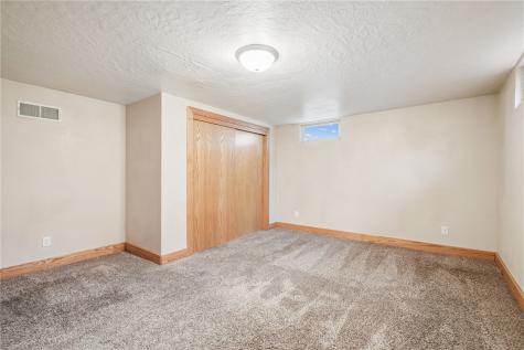 172 NW Sunrise Cedar Rapids IA 52405