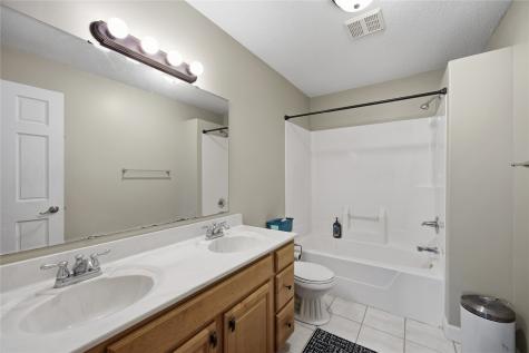 206 Longworth Avenue Alburnett IA 52202