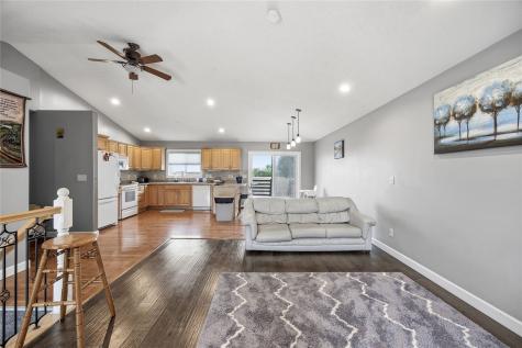 206 Longworth Avenue Alburnett IA 52202