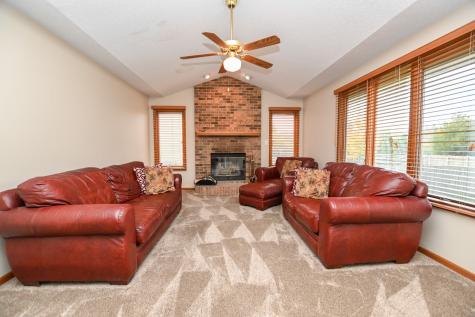 4135 Riverside Drive NE Cedar Rapids IA 52411