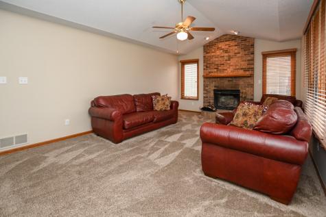 4135 Riverside Drive NE Cedar Rapids IA 52411