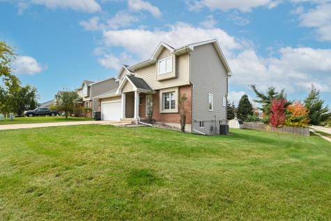 4135 Riverside Drive NE Cedar Rapids IA 52411