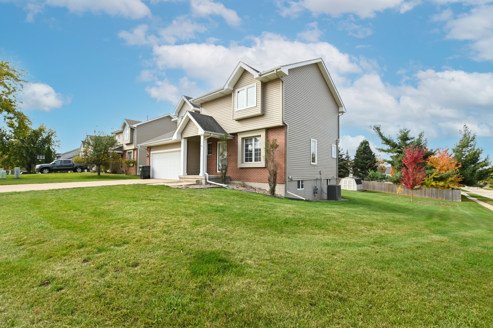 4135 Riverside Drive NE Cedar Rapids IA 52411