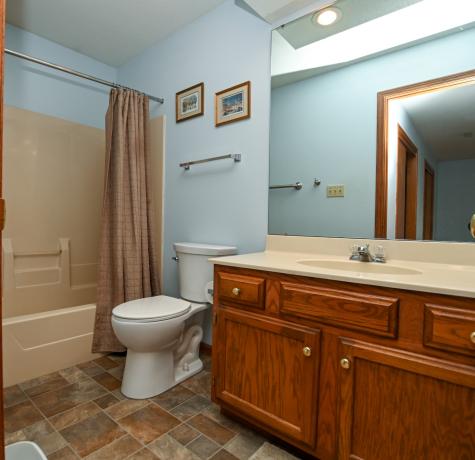 4135 Riverside Drive NE Cedar Rapids IA 52411