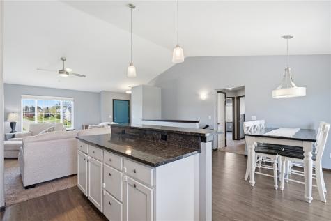 2124 Shady Grove Road SW Cedar Rapids IA 52404