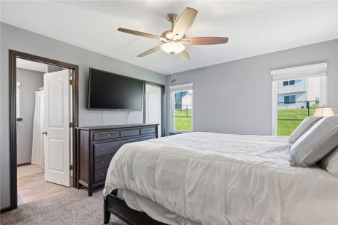 2124 Shady Grove Road SW Cedar Rapids IA 52404