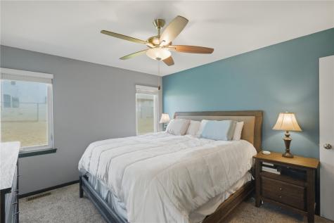 2124 Shady Grove Road SW Cedar Rapids IA 52404