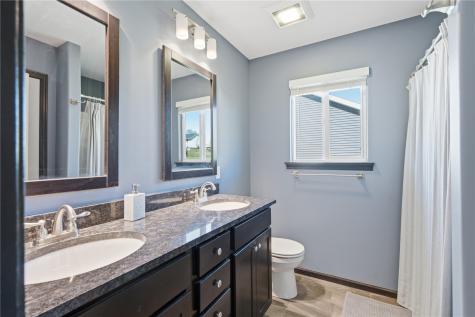 2124 Shady Grove Road SW Cedar Rapids IA 52404