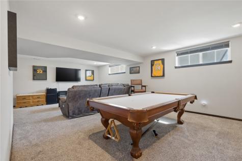 2124 Shady Grove Road SW Cedar Rapids IA 52404