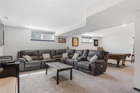 2124 Shady Grove Road SW Cedar Rapids IA 52404
