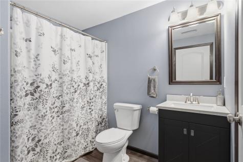 2124 Shady Grove Road SW Cedar Rapids IA 52404