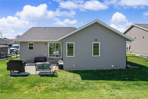 2124 Shady Grove Road SW Cedar Rapids IA 52404