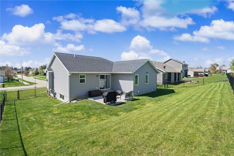 2124 Shady Grove Road SW Cedar Rapids IA 52404