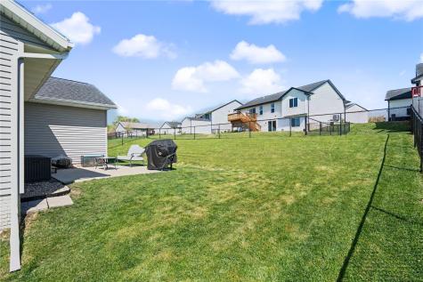 2124 Shady Grove Road SW Cedar Rapids IA 52404