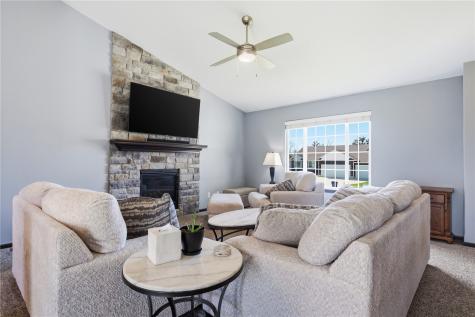 2124 Shady Grove Road SW Cedar Rapids IA 52404