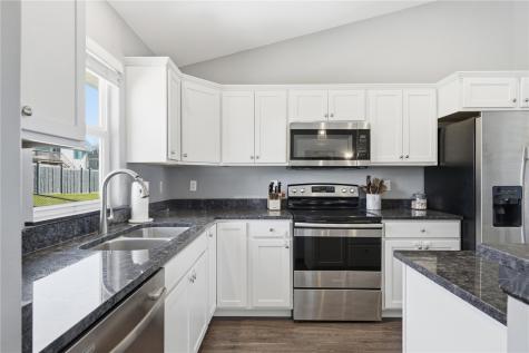 2124 Shady Grove Road SW Cedar Rapids IA 52404