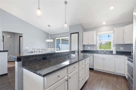 2124 Shady Grove Road SW Cedar Rapids IA 52404