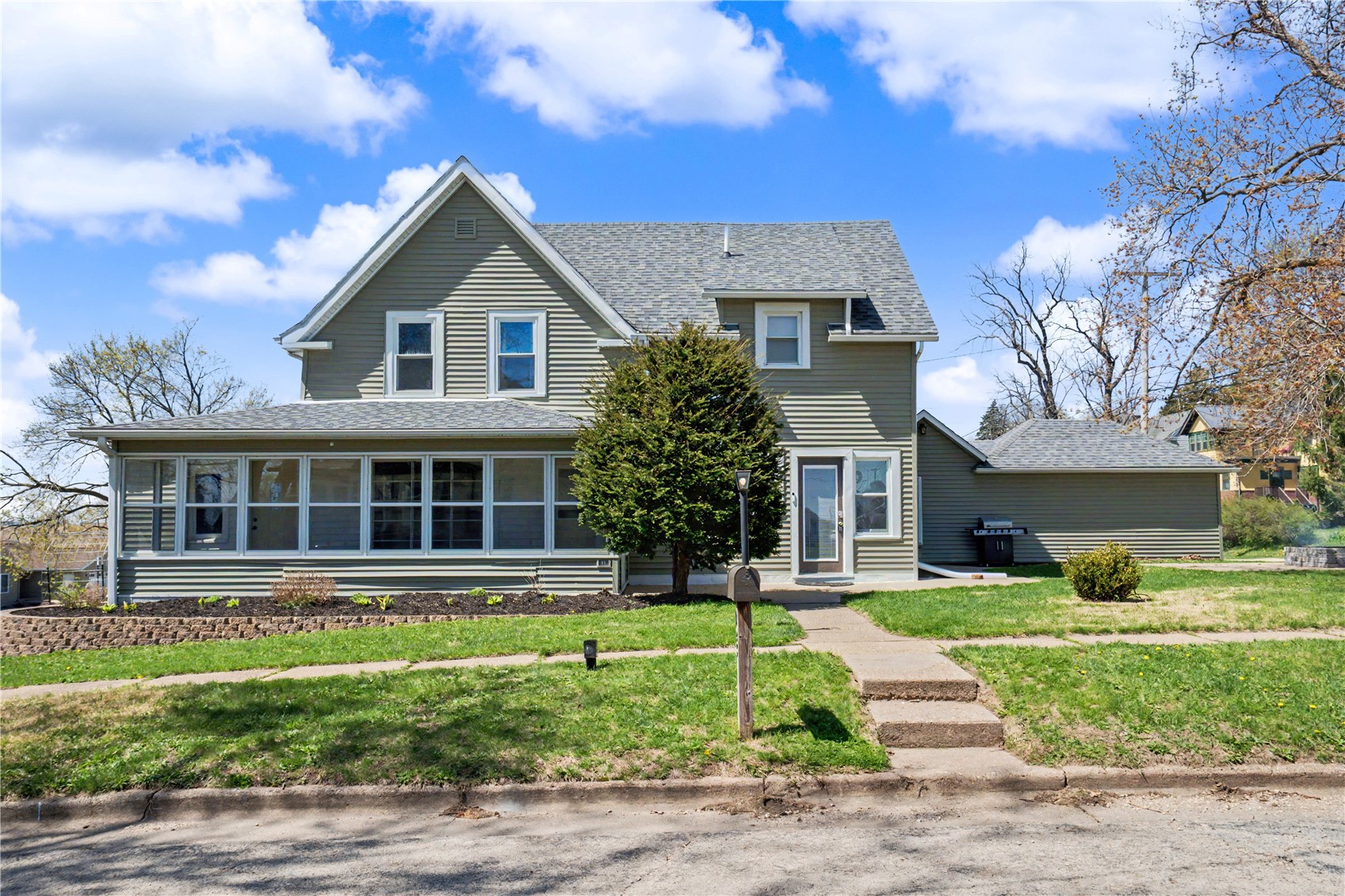 128 S Gill Street Monticello IA 52310
