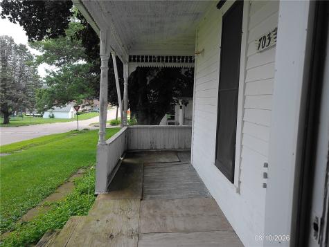 703 5th Street Victor IA 52347