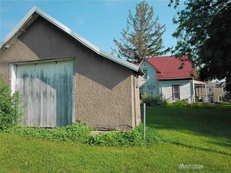 703 5th Street Victor IA 52347