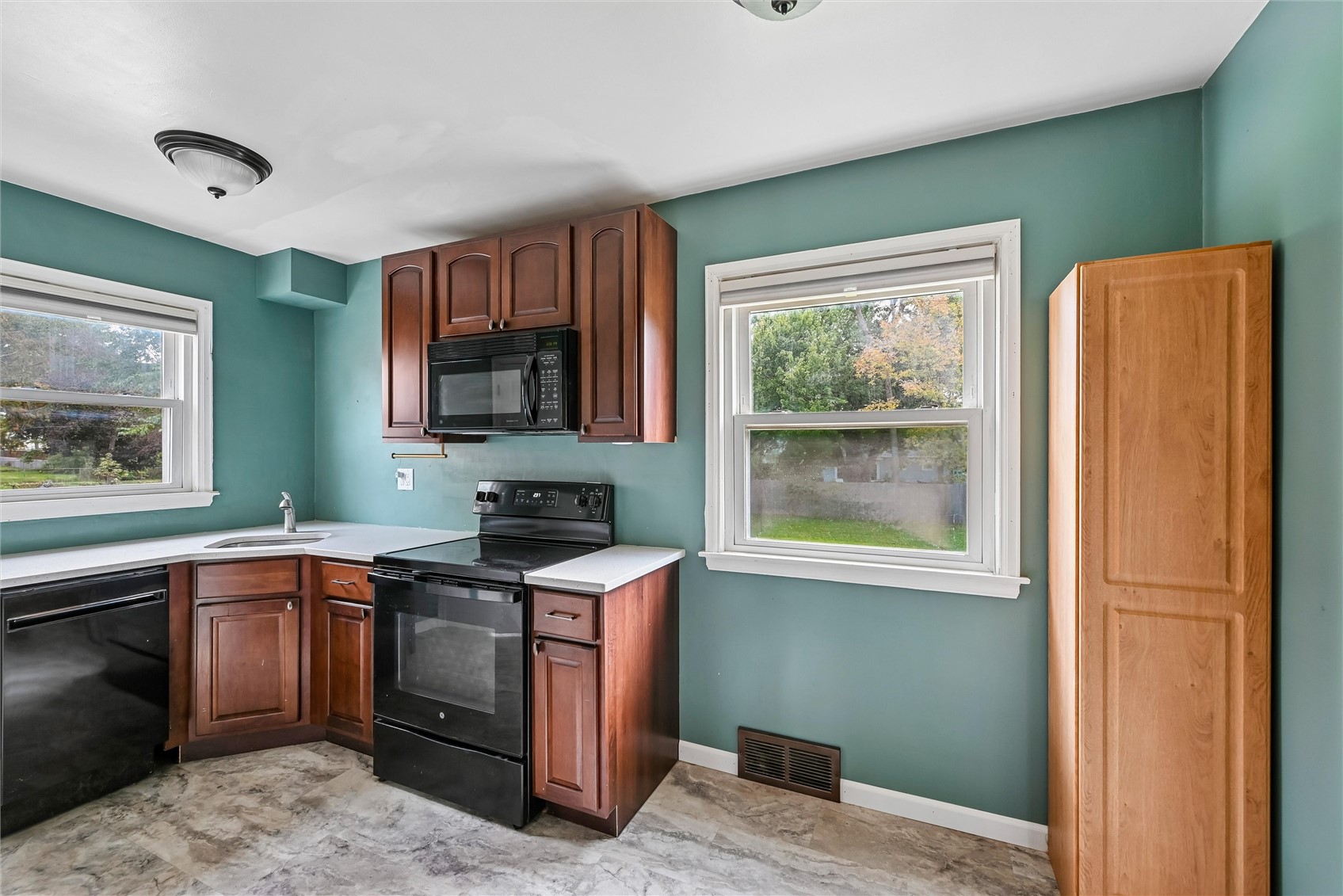 1117 35th Street NE Cedar Rapids IA 52402