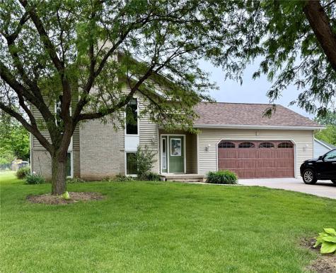 355 Wolf Valley Road Hiawatha IA 52233