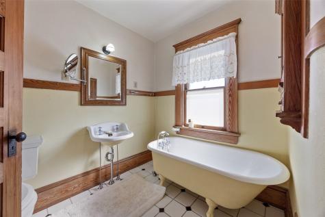 304 E Union Street Manchester IA 52057