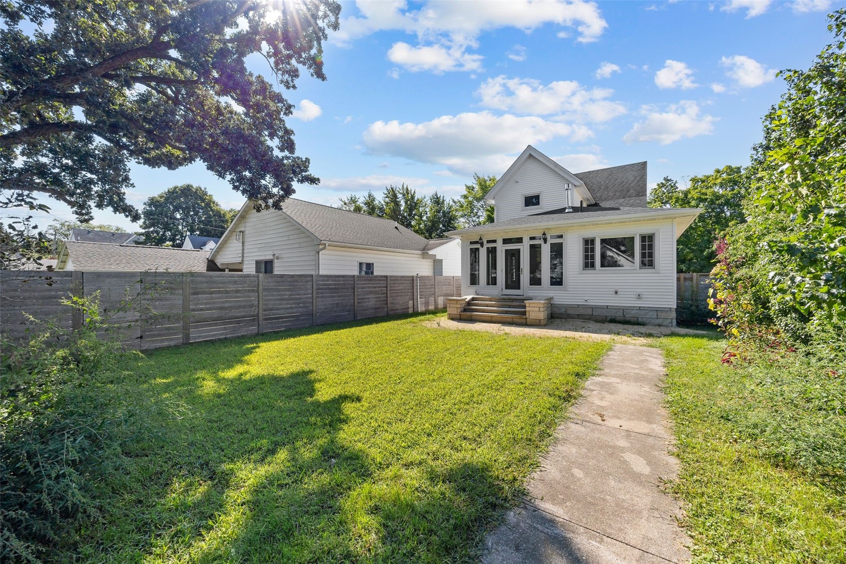 304 E Union Street Manchester IA 52057