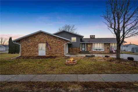 202 7th Street Van Horne IA 52346