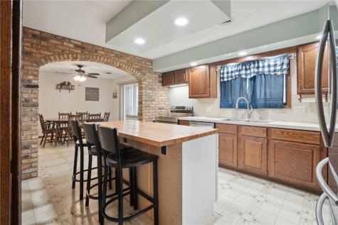 202 7th Street Van Horne IA 52346