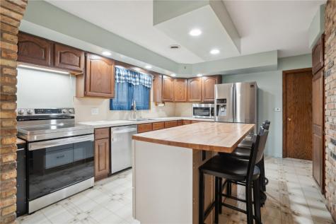 202 7th Street Van Horne IA 52346