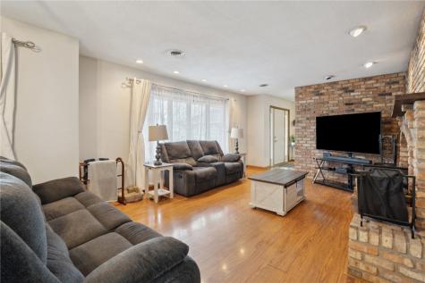 202 7th Street Van Horne IA 52346