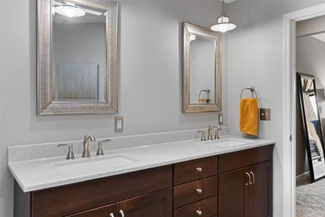 4322 Pioneer Trail SE Cedar Rapids IA 52403