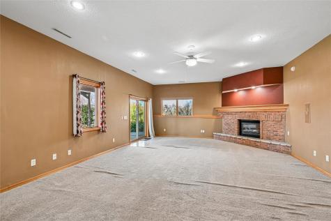 21261 White Tail Ridge Anamosa IA 52205