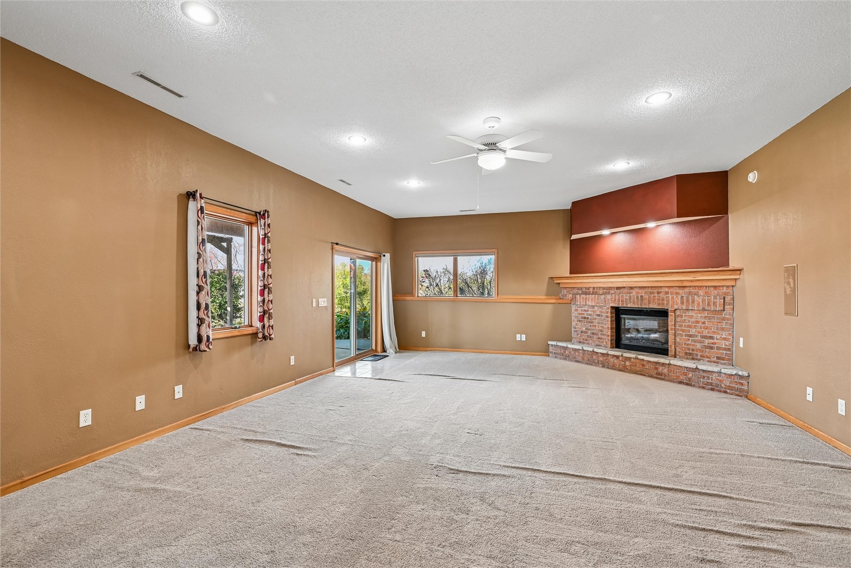 21261 White Tail Ridge Anamosa IA 52205